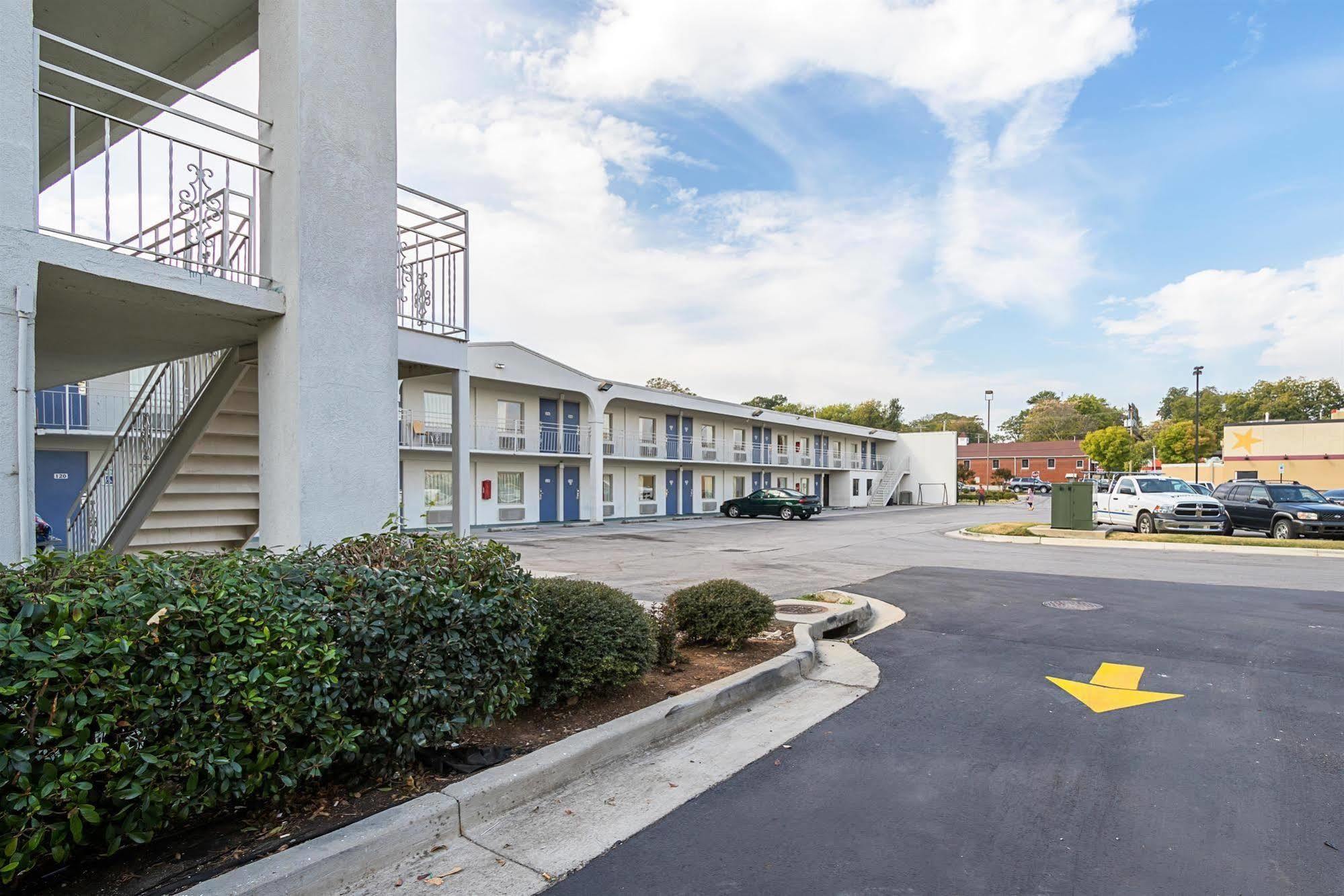 Hotel Clarion Pointe à Decatur Extérieur photo