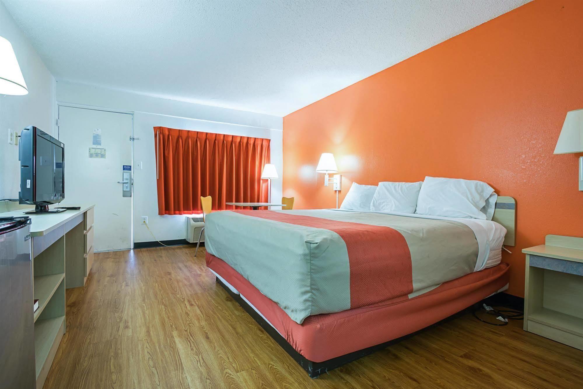 Hotel Clarion Pointe à Decatur Extérieur photo