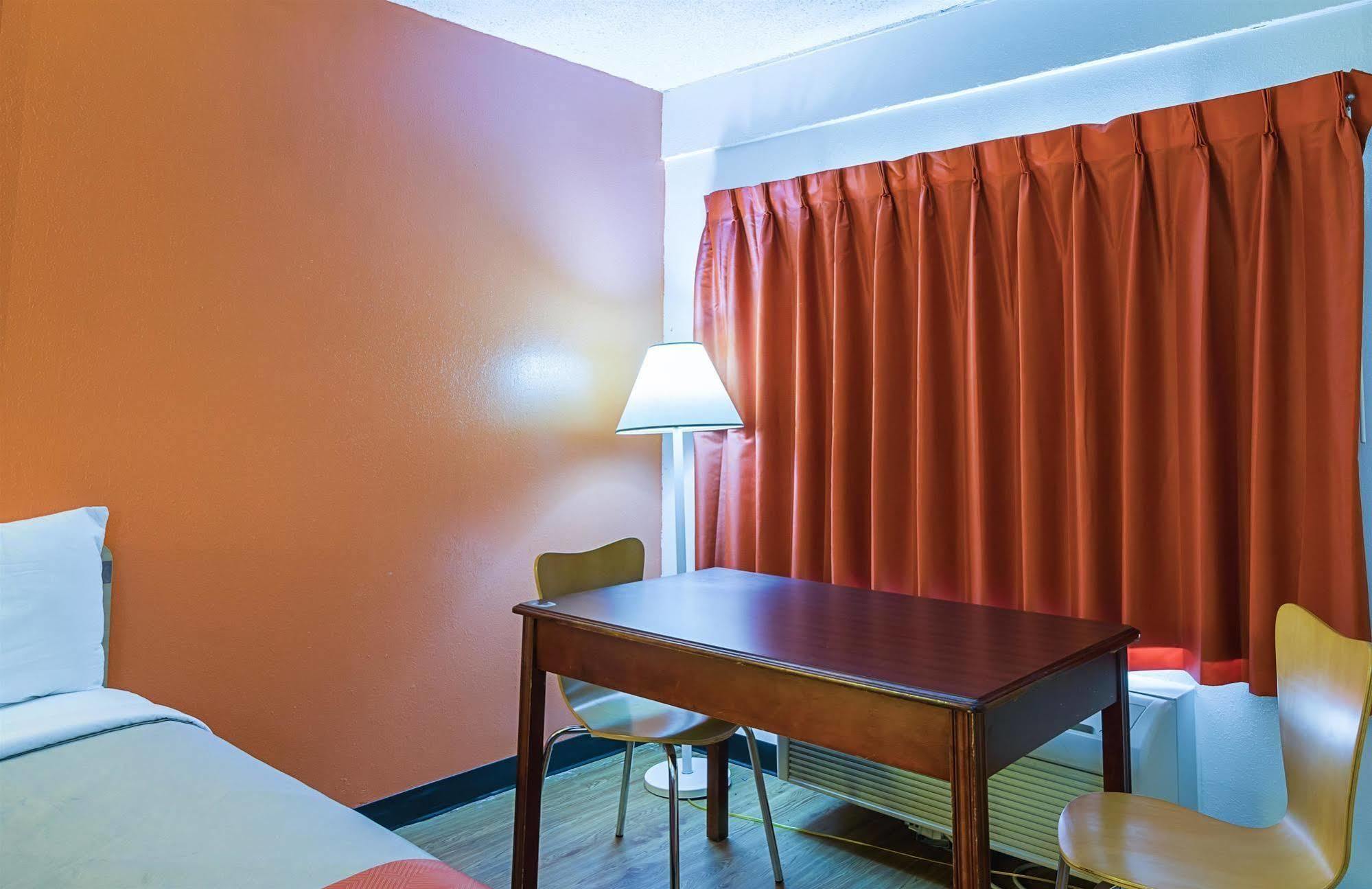 Hotel Clarion Pointe à Decatur Extérieur photo
